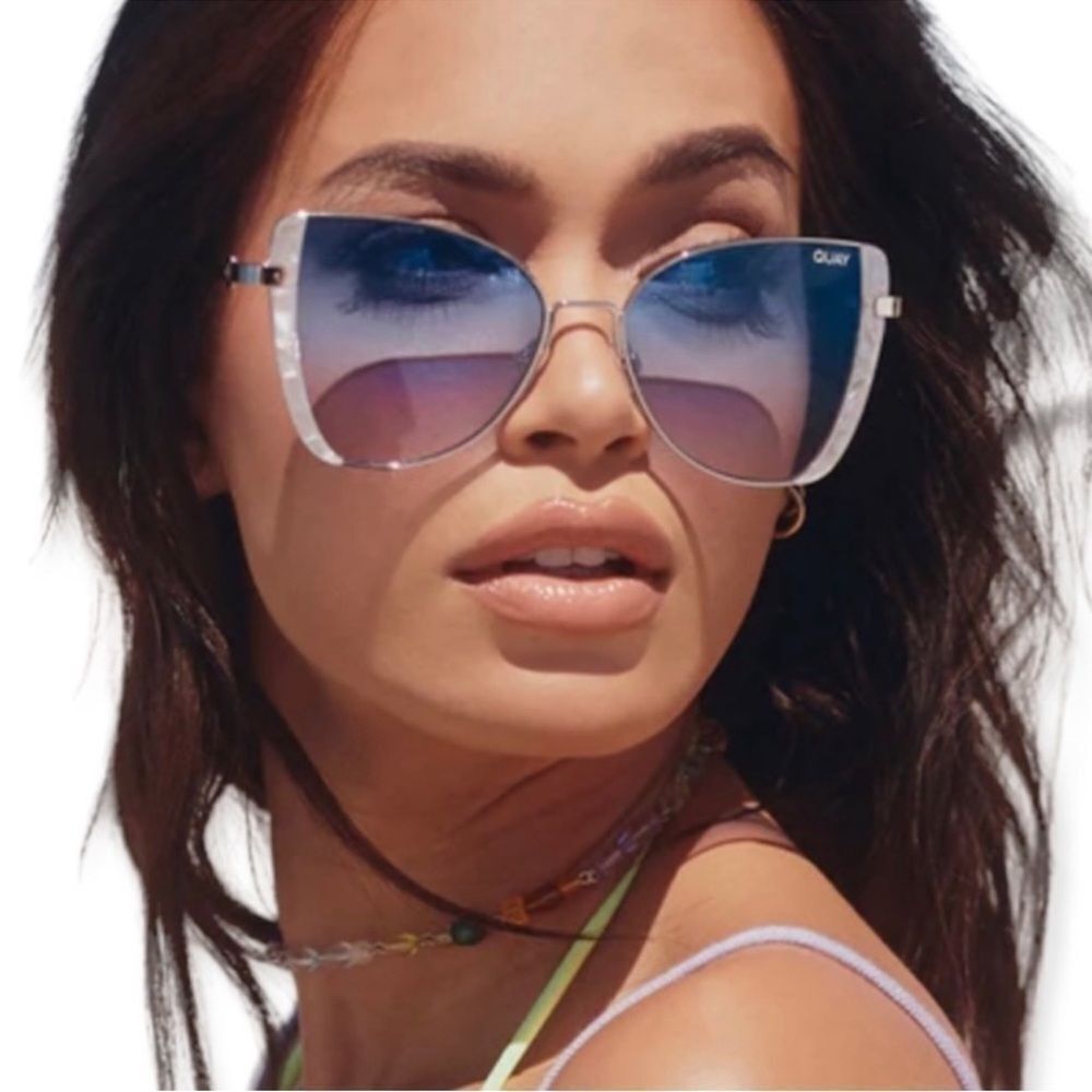 Quay Glow Up Sunnies blue